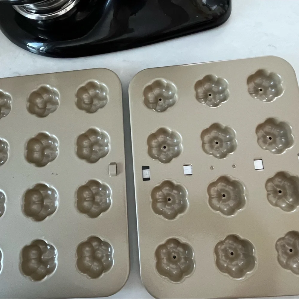 William Sonoma Fall Pumpkin Cake Pop Pan Bakeware